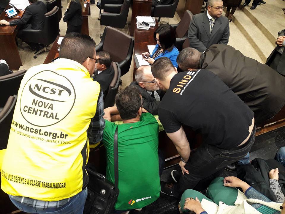 Governo retira votação das PECs